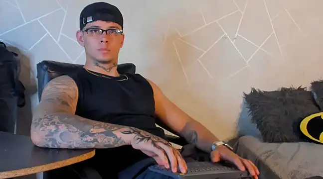 NoahhBrown online show from 12-19-24, 03:18