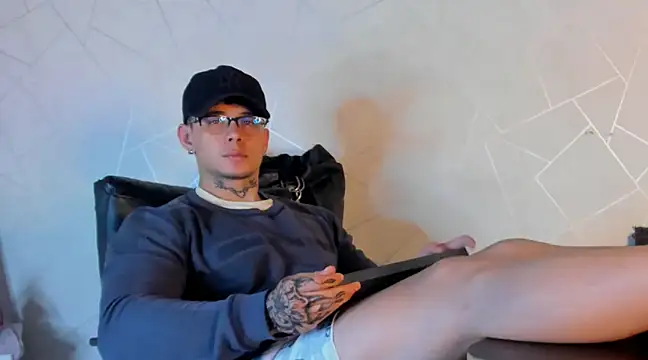 NoahhBrown online show from 12-21-24, 03:36