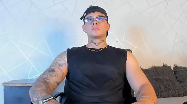 NoahhBrown online show from 01-09-25, 04:08