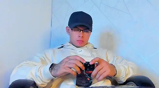 NoahhBrown online show from 02-01-25, 03:19