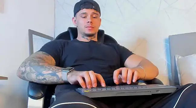 NoahhBrown online show from 03-05-25, 03:08