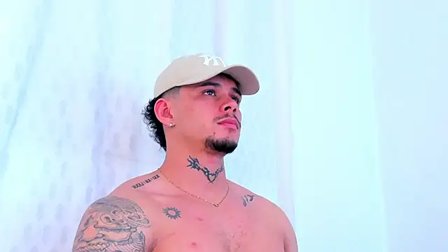 NoahhBrown online show from 10-01-25, 03:45