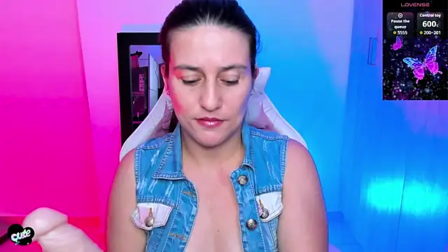 Saskyaa online show from 11-30-25, 02:43