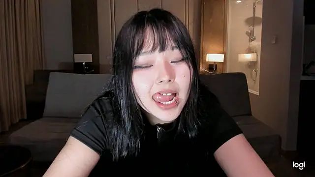 hee young11 online show from 03-13-25, 12:35