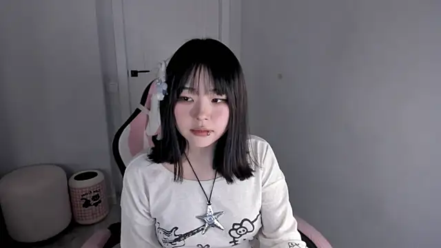 hee young11 online show from 11-26-25, 08:21