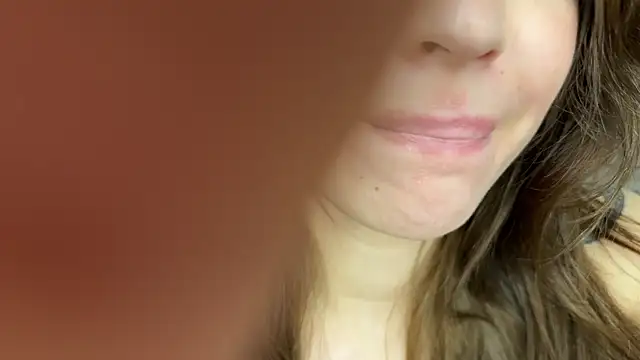 Snapshot of Elsa_Ice chatting on 01-05-25, 07:49 Elsa Ice online show from 01-05-25, 07:49