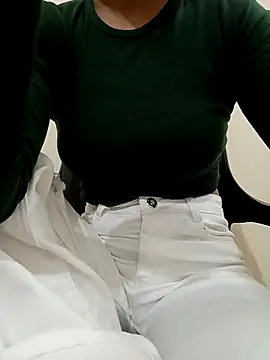 Snapshot of sweet_jia23 chatting on 11-05-25, 05:18 sweet jia23 online show from 11-05-25, 05:18