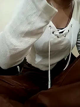 Snapshot of sweet_jia23 chatting on 11-08-25, 05:07 sweet jia23 online show from 11-08-25, 05:07