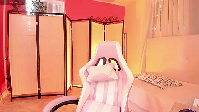 Snapshot of your_khloe chatting on 10-01-25, 01:28 your khloe online show from 10-01-25, 01:28