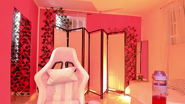 Snapshot of your_khloe chatting on 10-03-25, 12:57 your khloe online show from 10-03-25, 12:57