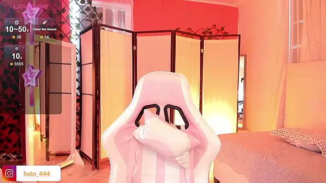 Snapshot of your_khloe chatting on 10-21-25, 12:50 your khloe online show from 10-21-25, 12:50