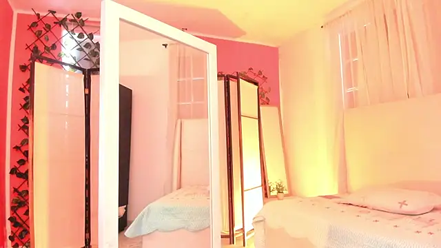 Snapshot of your_khloe chatting on 10-22-25, 12:38 your khloe online show from 10-22-25, 12:38