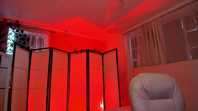 Snapshot of your_khloe chatting on 10-29-25, 01:13 your khloe online show from 10-29-25, 01:13