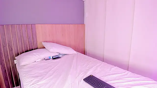 Snapshot of hannnasmith chatting on 12-17-25, 03:12 hannnasmith online show from 12-17-25, 03:12