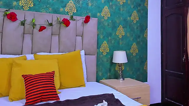 Snapshot of SuzanSmithh chatting on 11-12-25, 11:21 SuzanSmithh online show from 11-12-25, 11:21