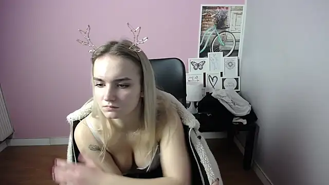 Snapshot of viktoria_lovely chatting on 12-11-24, 02:11 viktoria lovely online show from 12-11-24, 02:11