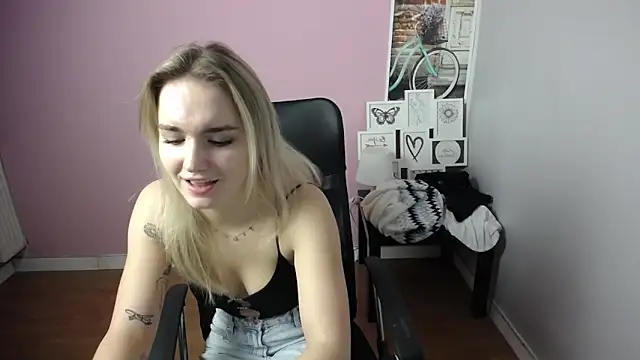 Snapshot of viktoria_lovely chatting on 12-16-24, 11:12 viktoria lovely online show from 12-16-24, 11:12