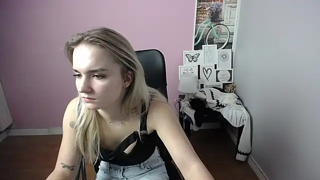 Snapshot of viktoria_lovely chatting on 12-16-24, 02:16 viktoria lovely online show from 12-16-24, 02:16