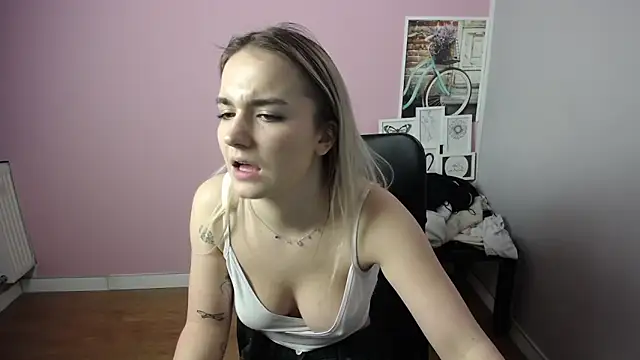 Snapshot of viktoria_lovely chatting on 01-24-25, 09:28 viktoria lovely online show from 01-24-25, 09:28