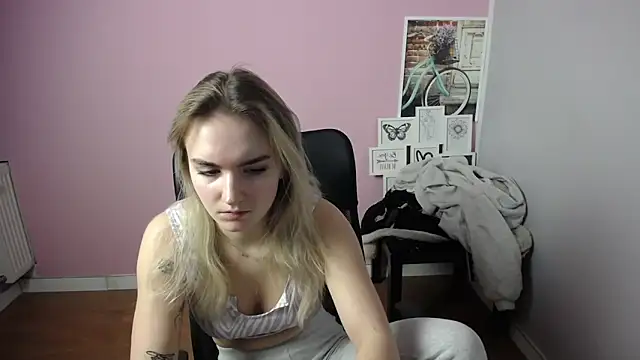 Snapshot of viktoria_lovely chatting on 01-27-25, 06:41 viktoria lovely online show from 01-27-25, 06:41