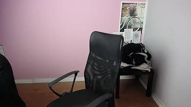 Snapshot of viktoria_lovely chatting on 02-03-25, 04:57 viktoria lovely online show from 02-03-25, 04:57