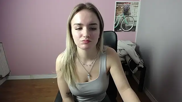 Snapshot of viktoria_lovely chatting on 02-14-25, 07:17 viktoria lovely online show from 02-14-25, 07:17