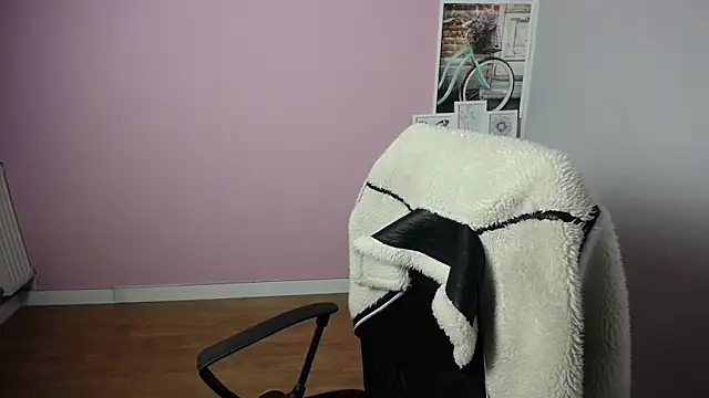 Snapshot of viktoria_lovely chatting on 02-28-25, 09:04 viktoria lovely online show from 02-28-25, 09:04