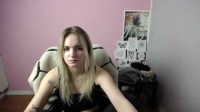 Snapshot of viktoria_lovely chatting on 03-16-25, 11:27 viktoria lovely online show from 03-16-25, 11:27