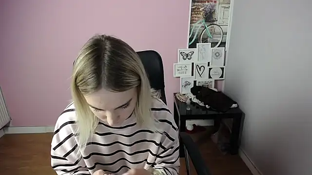 Snapshot of viktoria_lovely chatting on 09-12-25, 10:04 viktoria lovely online show from 09-12-25, 10:04