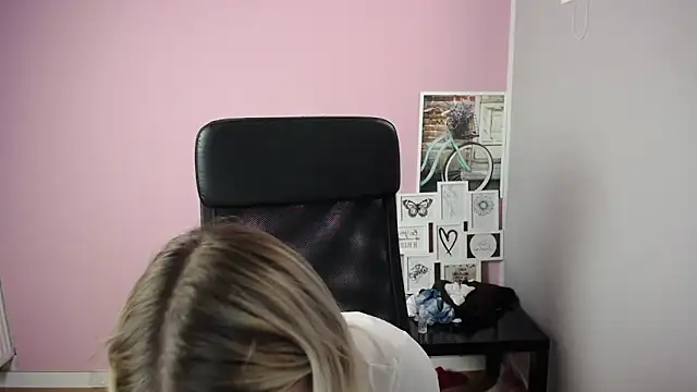 Snapshot of viktoria_lovely chatting on 09-19-25, 09:54 viktoria lovely online show from 09-19-25, 09:54