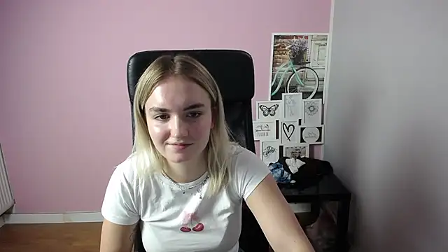 Snapshot of viktoria_lovely chatting on 09-22-25, 07:54 viktoria lovely online show from 09-22-25, 07:54