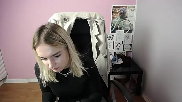 Snapshot of viktoria_lovely chatting on 10-06-25, 07:06 viktoria lovely online show from 10-06-25, 07:06