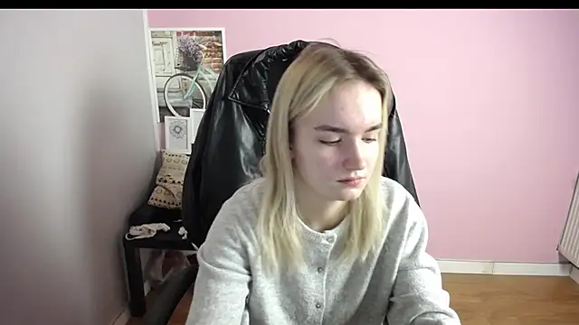 Snapshot of viktoria_lovely chatting on 02-12-26, 07:36 viktoria lovely online show from 02-12-26, 07:36