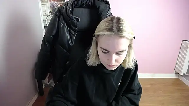 Snapshot of viktoria_lovely chatting on 02-18-26, 08:43 viktoria lovely online show from 02-18-26, 08:43