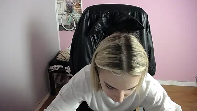 Snapshot of viktoria_lovely chatting on 02-25-26, 11:31 viktoria lovely online show from 02-25-26, 11:31