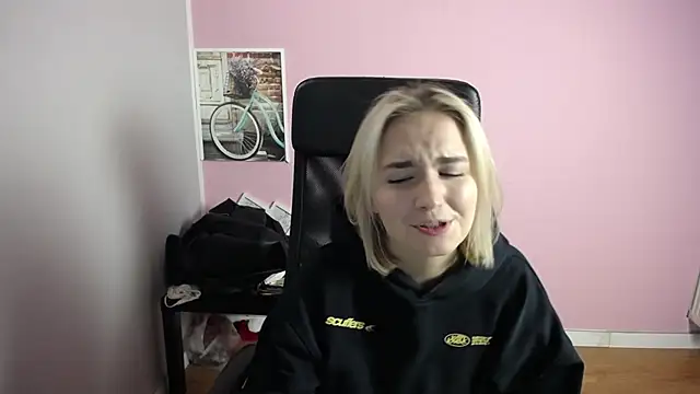 Snapshot of viktoria_lovely chatting on 03-10-26, 03:17 viktoria lovely online show from 03-10-26, 03:17