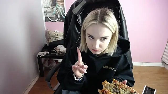 Snapshot of viktoria_lovely chatting on 03-26-26, 08:53 viktoria lovely online show from 03-26-26, 08:53