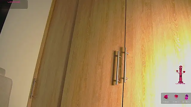 Snapshot of aidaadams chatting on 10-08-25, 11:08 aidaadams online show from 10-08-25, 11:08