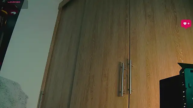 Snapshot of aidaadams chatting on 10-10-25, 10:14 aidaadams online show from 10-10-25, 10:14