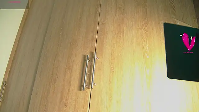 Snapshot of aidaadams chatting on 10-29-25, 11:34 aidaadams online show from 10-29-25, 11:34