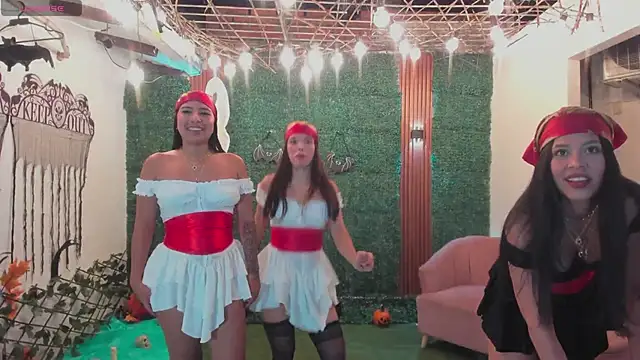 Snapshot of aidaadams chatting on 10-31-25, 04:13 aidaadams online show from 10-31-25, 04:13