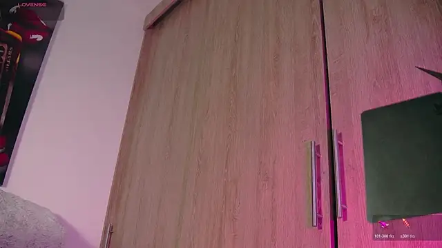 Snapshot of aidaadams chatting on 11-01-25, 11:01 aidaadams online show from 11-01-25, 11:01