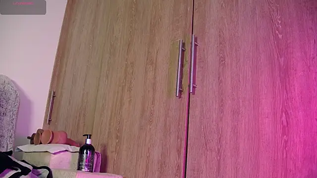 Snapshot of aidaadams chatting on 11-14-25, 12:15 aidaadams online show from 11-14-25, 12:15