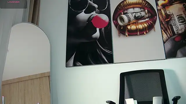 Snapshot of aidaadams chatting on 12-18-25, 11:27 aidaadams online show from 12-18-25, 11:27