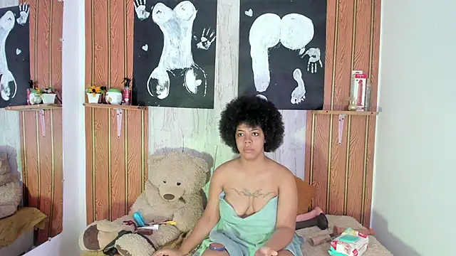 Snapshot of Alika01 chatting on 11-22-25, 02:38 Alika01 online show from 11-22-25, 02:38