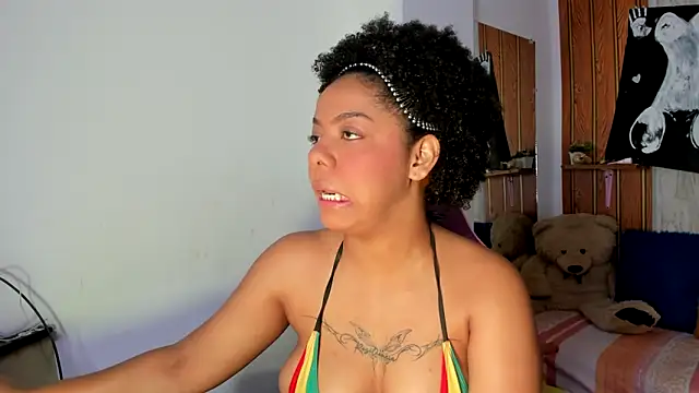 Snapshot of Alika01 chatting on 11-29-25, 01:36 Alika01 online show from 11-29-25, 01:36