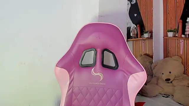 Snapshot of Alika01 chatting on 12-01-25, 01:38 Alika01 online show from 12-01-25, 01:38