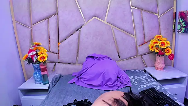 Snapshot of Kloe_Candy1 chatting on 11-28-25, 04:37 Kloe Candy1 online show from 11-28-25, 04:37