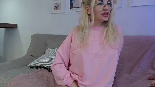 Snapshot of Nurse_Doc chatting on 11-10-25, 04:22 Nurse Doc online show from 11-10-25, 04:22