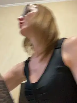 LauraDavis online show from 04-25-26, 04:15